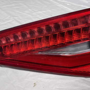 A4 B8 후기형 트렁크 R/H