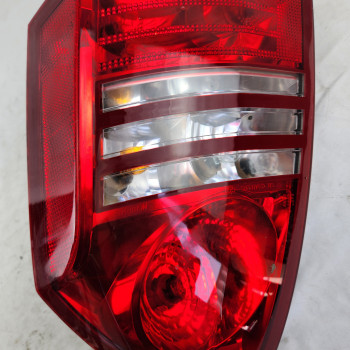 중고 크라이슬러 300C 컴비네이션램프(후미등) 04805853AE